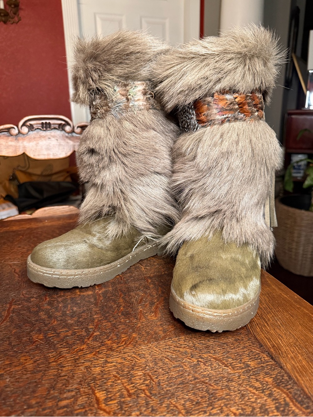 BEARPAW Kola II Fur Feather Boots Olive Green Size 8
